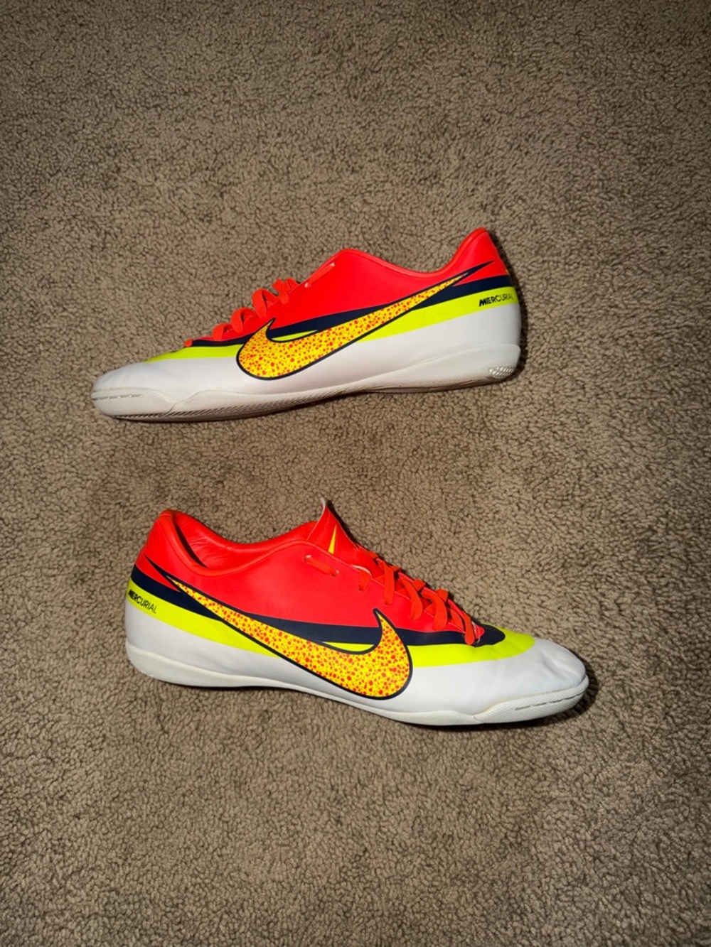 Nike Indoor Vapor IX Size 8.5 Soccer Shoes - Neon Orange, Yellow & White